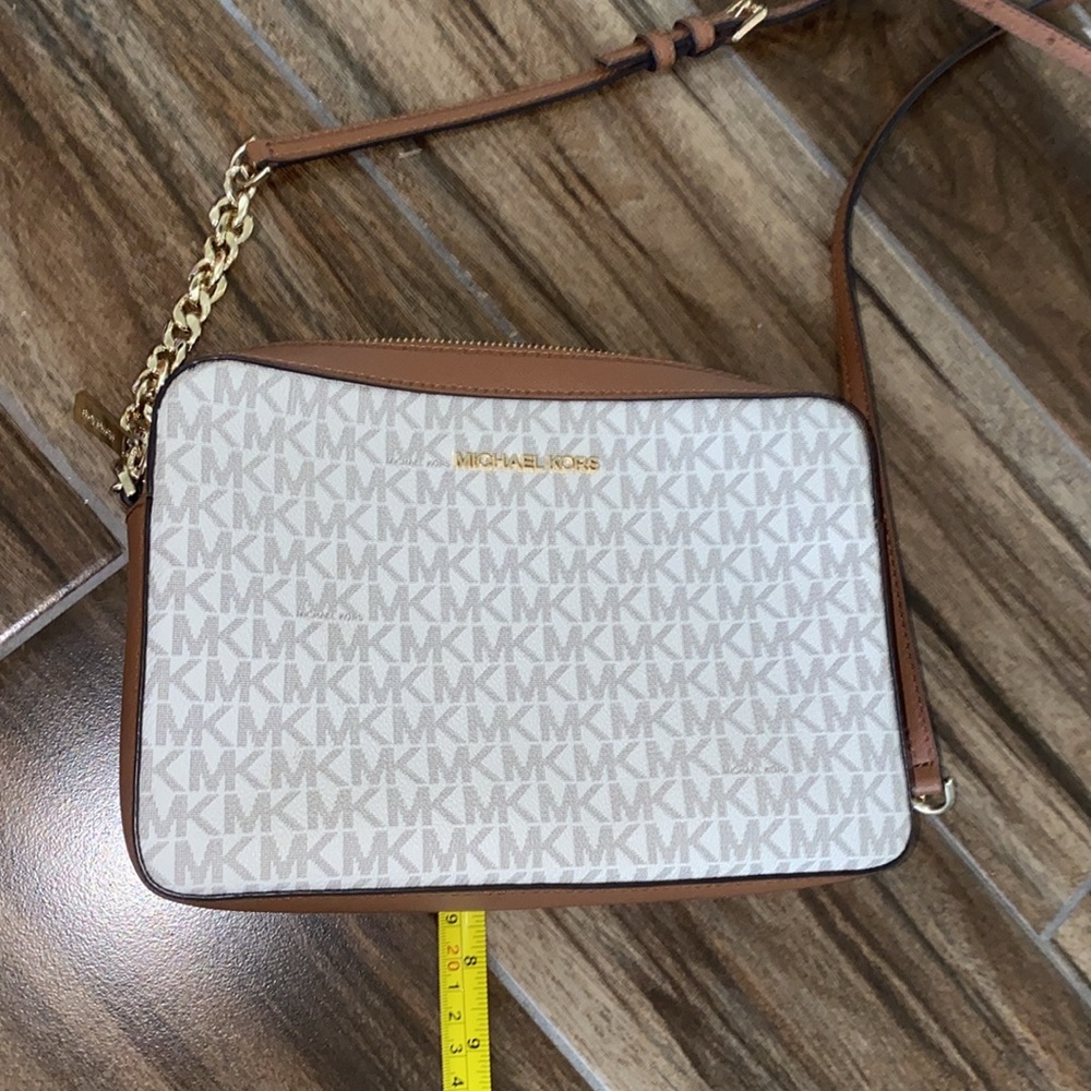 🌵Michael Kors White and Tan Crossbody Bag! - Picture 12 of 13